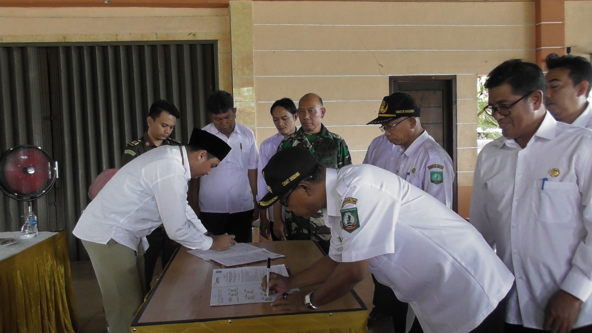 Penandatangan MoU oleh Bawaslu Kabupaten Belitung Timur dengan Kecamatan se-Kabupaten Belitung Timur, Rabu (18/12/2019).